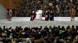 Papa: assim como os pastores, reconhecer na humildade a força do Menino Jesus