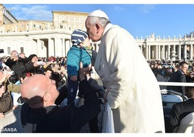 “Jesus nasce numa família” Papa na audiência geral