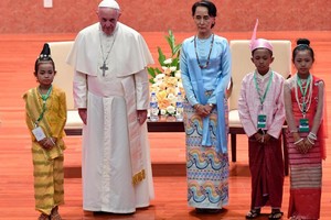 Aung San Suu Kyi aborda questão do respeito pelas minorias