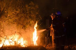 Bombeiros preparam-se para agravamento de incêndios