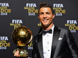 Bola de ouro volta para as mãos de Cristiano Ronaldo