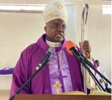 Bispo de Cabinda crítica detentores de poder que se revestem de farsa para prejudicar o próximo