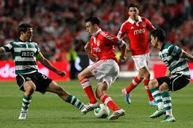 Benfica vence Sporting e dispara na ponta