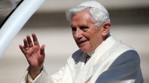 Papa emérito regressa ao Vaticano