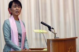 Suu Kyi recebe prémio 23 anos depois de atribuição