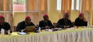 Bispos em segundo dia de trabalho debatem assuntos internos da igreja e das dioceses