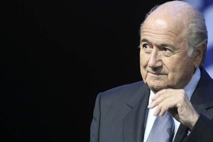 Joseph Blatter deseja boa sorte aos Palancas no CAN-2013