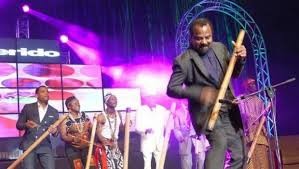 Musicos Angolanos de renome entre eles Bonga e Paulo Flores encerram FENACULT