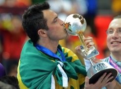 Brasil vence Espanha na prorrogação e se proclama campeão de futsal