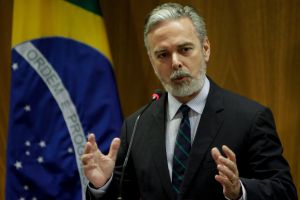 Chefe da diplomacia brasileira demite-se após incidente com Bolívia