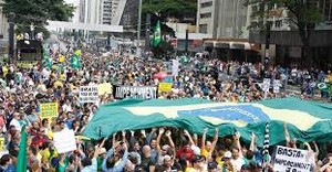 Dilma Rousseff defende “livre manifestação”