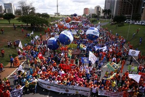 Protesto em Brasília termina com 49 feridos, 7 detidos e Exército nas ruas