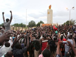 Golpistas no Burkina Fasso entregam o poder ao ex-presidente Gilbert Diendéré