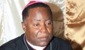 Dom Filomeno saúda os fieis da Arquidiocese de Luanda com quem promete caminhar lado à lado