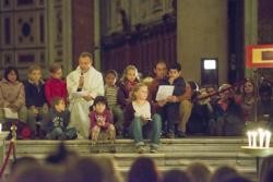 Papa preside oração e dirige uma mensagem aos jovens