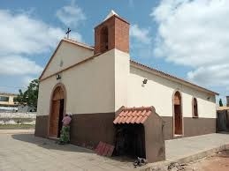 Comunidade Cristã de Santa Teresinha do Menino Jesus em Kifangondo alerta para risco de desabamento da capela