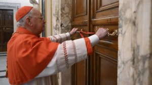 Camerlengo selou apartamentos pontifícios