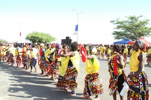 Grupo carnavalesco forte Santa Rita no Namibe 