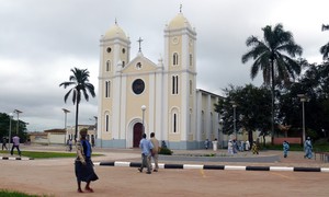 Catedral de Malange em festa