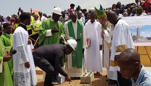 Abençoada a 1ª pedra da igreja do Sagrado Coração no Cazenga