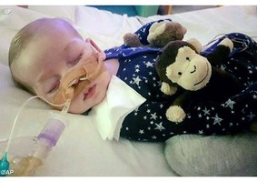 Papa confia Charlie Gard ao Pai celeste