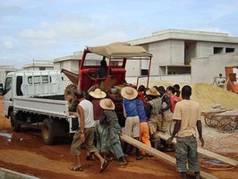  Empresas chinesas de construção acusadas de submeterem jovens angolanos a trabalhos forçados em Benguela  