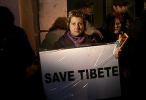 China prende sete camponeses que ajudaram tibetano a imolar-se