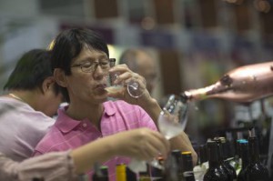 China abre investigação antidumping sobre vinhos importados da UE