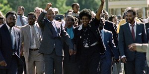 Winnie Mandela foi um ícone da luta contra o apartheid diz Chissano