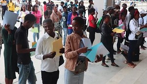 MPLA acusado de distribuir vagas do concurso público