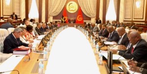 Conselho da república reunido: friends of angola cobra do presidente discussão sobre fome, impostos e justiça para vítimas de julho