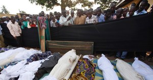 Civis levam corpos a protesto contra ONU na República Centro-Africana