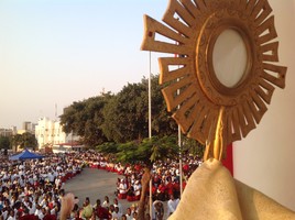 Luanda última preparativos para procissão do Corpo e Sangue de Cristo