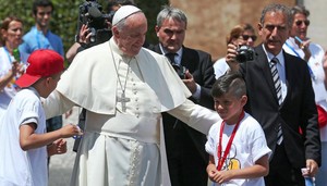 Crianças consideram Papa Francisco «simpático e aberto aos outros»