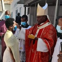 “ Testemunhas de Cristo bom Pastor” Dom Mbilingi aos crismados