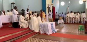Arcebispo Huambo alerta que não há eucaristia sem sacerdote e nem sacerdote sem eucaristia