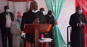 Arcebispo de Luanda recebe cumprimentos de Natal