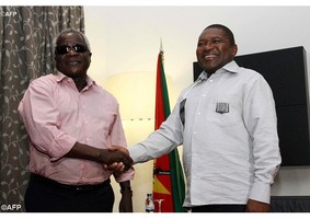 Dhlakama e Nyusi assinam 