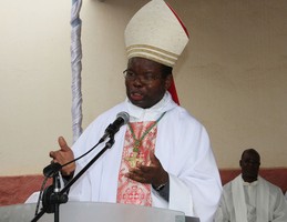 “Só faz caridade quem tira do próprio bolso e não dos bens públicos”; exorta bispo do Namibe 