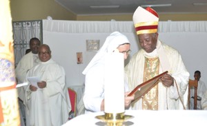 Arcebispo de Luanda celebra com as irmãs Canussianas 50 anos de vida religiosa 