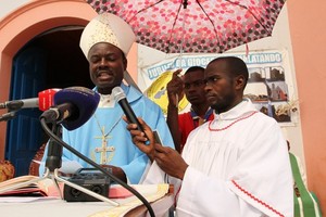 Dom Kanda encerra visita pastoral a Sé Catedral 