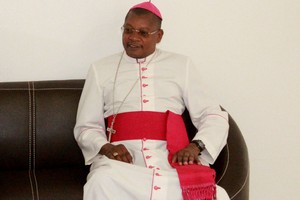 Dom Mário resigna e Dom Pio assume a diocese como administrador apostólico 