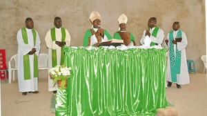 Bispos de Luanda visitam centros paroquiais de são pedro, santo António e são Mateus