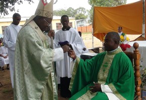 Missão de Santa Teresinha do Menino Jesus de Caculama tem um novo pároco