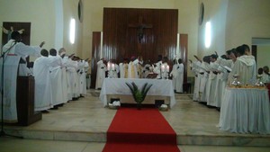  Jubileu do sacerdote marca missa crismal em Malanje