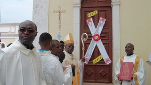 “ Quem não perdoa nunca esta em paz” Dom Benedito na abertura da porta Santa 