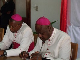 Tribunais eclesiásticos e visita de Dom Petar marcam 2º dia de trabalho dos bispos 