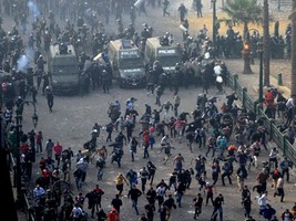 Manifestantes protestam contra Mursi na praça Tahrir no Cairo