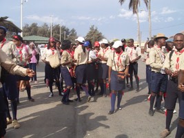 Arcebispo de Luanda faz caminhada de resistência com escuteiros