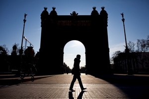 É proibido andar de tronco nu no centro de Barcelona